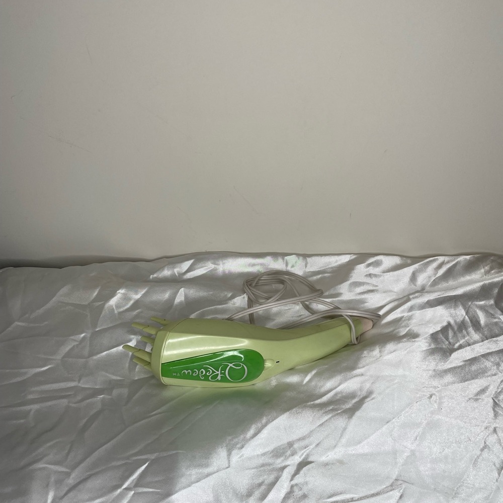 Q-Redew ( hair appliance- hand held steamer)